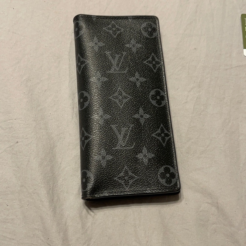 Louis Vuitton wallet(fragment)